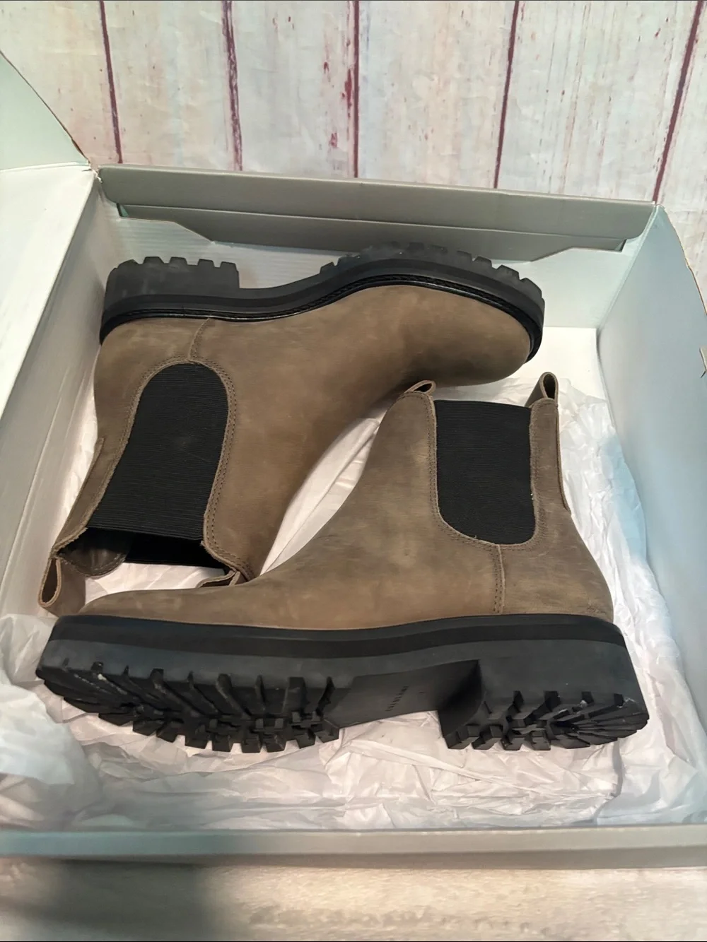 Everlane The Lug Chelsea Boot